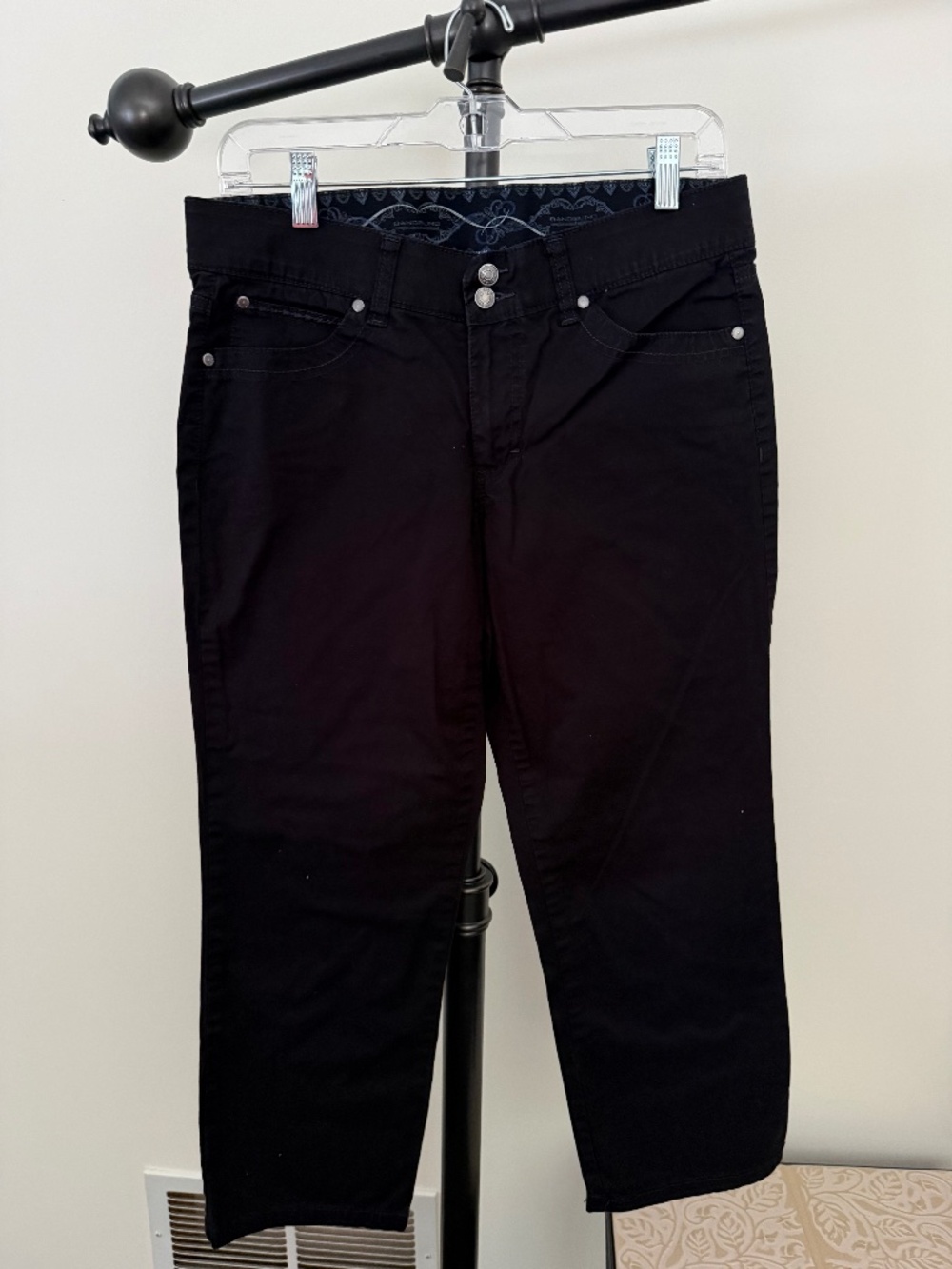 Bandolino Black Stretch Crop Capri Pants Double Button Front